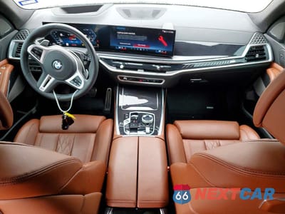 Zdjęcie 8 z 12 samochodu: 2025 BMW X7 M60I VIN:5UX33EM02S9Z88326 - miniatura