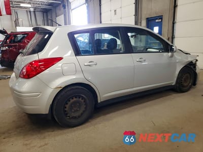Trzecie zdjęcie samochodu z tyłu: 2009 NISSAN VERSA 1.8 S VIN:3N1BC13E79L364898 - miniatura