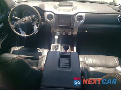 Zdjęcie 8 z 12 samochodu: 2017 TOYOTA TUNDRA SR5 VIN:5TFDW5F19HX585192 - miniatura