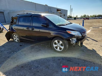 Czwarte zdjęcie samochodu z boku: 2014 TOYOTA SIENNA LE 8-PASSENGER VIN:5TDKK3DC0ES444122 - miniatura