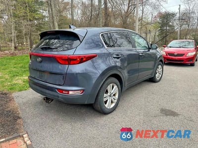 Czwarte zdjęcie samochodu z boku: 2019 KIA SPORTAGE LX VIN:KNDPMCACXK7584463 - miniatura