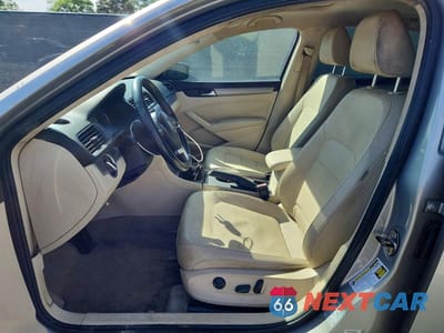 Zdjęcie 7 z 12 samochodu: 2014 VOLKSWAGEN PASSAT SE VIN:1VWBS7A34EC063917 - miniatura