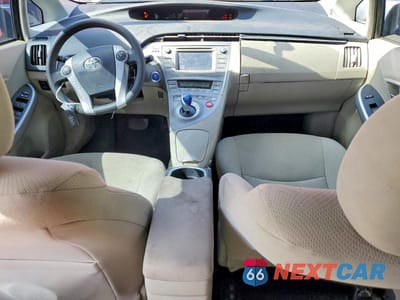 Zdjęcie 8 z 12 samochodu: 2015 TOYOTA PRIUS TWO VIN:JTDKN3DU1F1915533 - miniatura