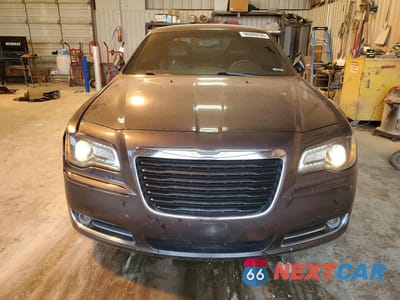 Piąte zdjęcie samochodu w środku: 2013 CHRYSLER 300 S VIN:2C3CCABG5DH658102 - miniatura