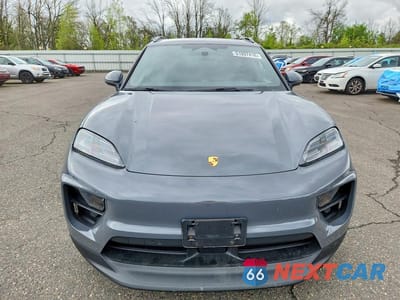 Piąte zdjęcie samochodu w środku: 2025 PORSCHE MACAN 4 VIN:WP1AA2XAXSL002430 - miniatura
