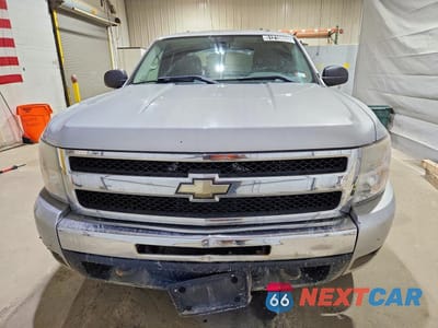 Piąte zdjęcie samochodu w środku: 2010 CHEVROLET SILVERADO K1500 LT VIN:1GCSKSE3XAZ264213 - miniatura