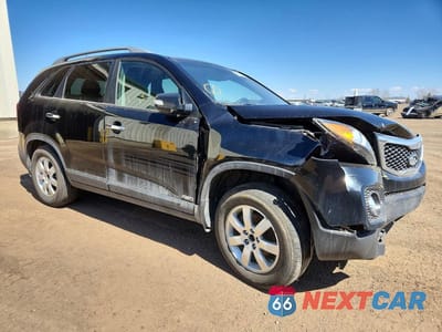 Czwarte zdjęcie samochodu z boku: 2013 KIA SORENTO EX VIN:5XYKUDA20DG403500 - miniatura