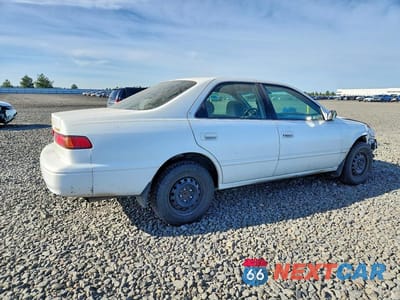 Trzecie zdjęcie samochodu z tyłu: 1999 TOYOTA CAMRY LE VIN:4T1BG22K1XU907689 - miniatura