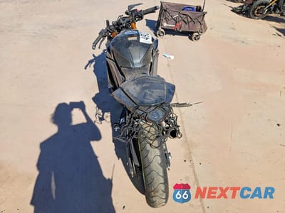 Czwarte zdjęcie samochodu z boku: 2019 YAMAHA YZFR3 A VIN:MH3RH18YXKK002024 - miniatura