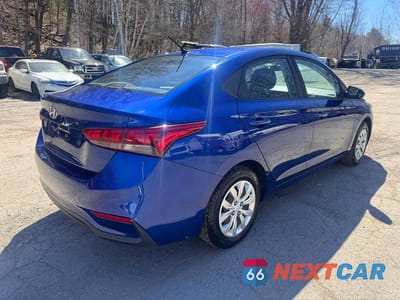 Czwarte zdjęcie samochodu z boku: 2018 HYUNDAI ACCENT GLS VIN:3KPC24A3XJE005772 - miniatura