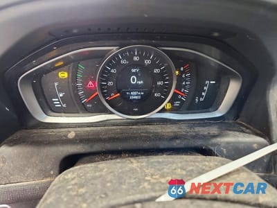 Zdjęcie 9 z 12 samochodu: 2017 VOLVO XC60 T5 VIN:YV440MDJ0H2080909 - miniatura