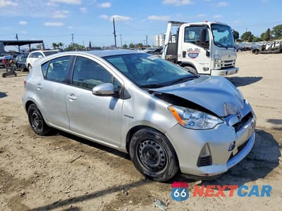Czwarte zdjęcie samochodu z boku: 2013 TOYOTA PRIUS C THREE VIN:JTDKDTB31D1057684 - miniatura