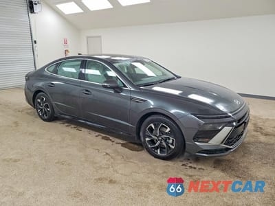 Czwarte zdjęcie samochodu z boku: 2025 HYUNDAI SONATA SEL VIN:KMHL64JA0SA511727 - miniatura