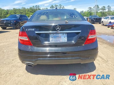 Zdjęcie 6 z 12 samochodu: 2013 MERCEDES-BENZ C 250 VIN:WDDGF4HB4DR254005 - miniatura