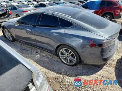 Drugie zdjęcie samochodu z przodu: 2013 TESLA MODEL S VIN:5YJSA1CN4DFP08813 - miniatura