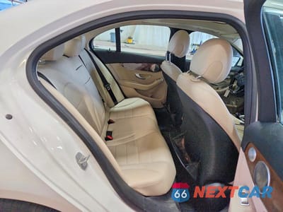 Zdjęcie 10 z 13 samochodu: 2015 MERCEDES-BENZ C 300 4MATIC VIN:55SWF4KB2FU031144 - miniatura