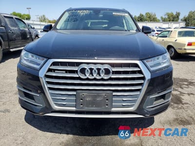 Piąte zdjęcie samochodu w środku: 2019 AUDI Q7 PREMIUM VIN:WA1AHAF7XKD020639 - miniatura