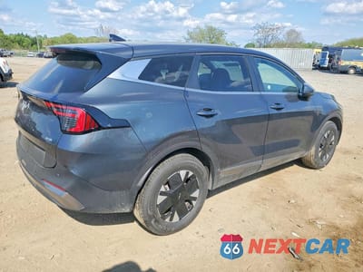 Trzecie zdjęcie samochodu z tyłu: 2026 KIA SPORTAGE LX HYBRID VIN:KNDPU3DGXT7307733 - miniatura