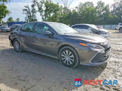 Czwarte zdjęcie samochodu z boku: 2023 TOYOTA CAMRY HYBRID LE VIN:4T1C31AK3PU606921 - miniatura