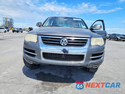 Piąte zdjęcie samochodu w środku: 2010 VOLKSWAGEN TOUAREG V6 VIN:WVGBF7A95AD002040 - miniatura