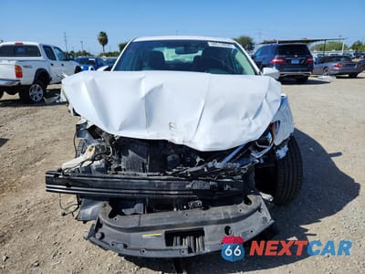 Piąte zdjęcie samochodu w środku: 2019 NISSAN SENTRA SL VIN:3N1AB7AP7KY239186 - miniatura