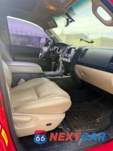 Piąte zdjęcie samochodu w środku: 2012 TOYOTA TUNDRA CREWMAX SR5 VIN:5TFDW5F10CX268569 - miniatura