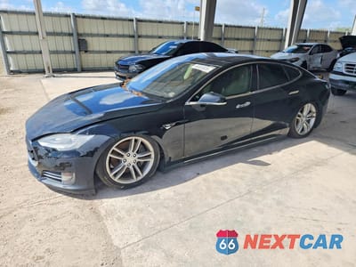 2013 TESLA MODEL S 5YJSA1DN9DFP07929 - główne zdjęcie licytacji z USA - miniatura
