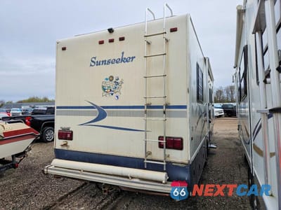 Czwarte zdjęcie samochodu z boku: 2001 FORD ECONOLINE E450 SUPER DUTY CUTAWAY VAN VIN:1FDXE45S31HA76795 - miniatura