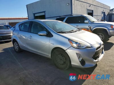 Czwarte zdjęcie samochodu z boku: 2016 TOYOTA PRIUS C TWO VIN:JTDKDTB3XG1133942 - miniatura