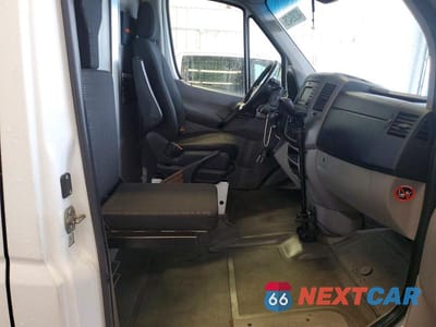 Zdjęcie 11 z 12 samochodu: 2018 MERCEDES BENZ SPRINTER 2500 DELIVERY VAN VIN:WD3PE8CD3JP598360 - miniatura