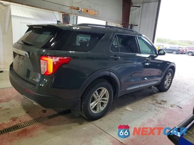 Trzecie zdjęcie samochodu z tyłu: 2021 FORD EXPLORER XLT VIN:1FMSK8DH6MGC45329 - miniatura