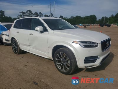 Czwarte zdjęcie samochodu z boku: 2018 VOLVO XC90 T5 VIN:YV4102CK0J1351786 - miniatura