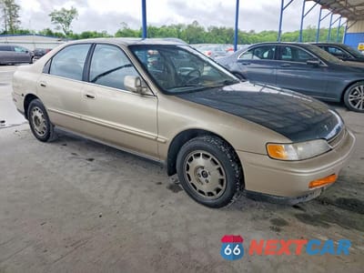 Czwarte zdjęcie samochodu z boku: 1994 HONDA ACCORD EX VIN:JHMCD5660RC035156 - miniatura