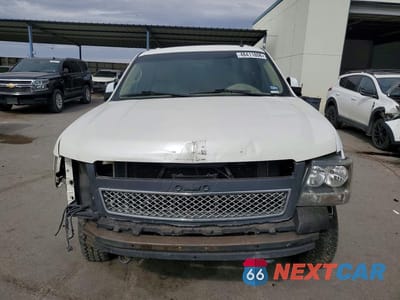 Piąte zdjęcie samochodu w środku: 2014 CHEVROLET SUBURBAN K1500 LT VIN:1GNSKJE74ER179782 - miniatura