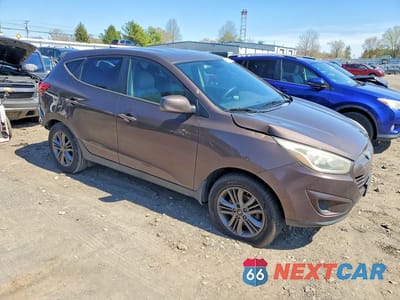 Czwarte zdjęcie samochodu z boku: 2015 HYUNDAI TUCSON GLS VIN:KM8JTCAF2FU959803 - miniatura