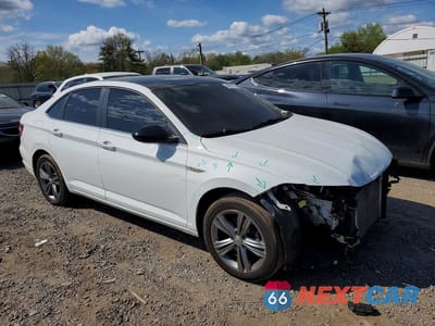Czwarte zdjęcie samochodu z boku: 2019 VOLKSWAGEN JETTA S VIN:3VWC57BU7KM094219 - miniatura