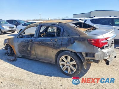 Drugie zdjęcie samochodu z przodu: 2013 CHRYSLER 200 LX VIN:1C3CCBAB2DN669609 - miniatura
