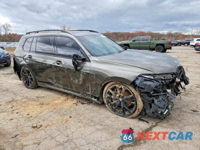 Czwarte zdjęcie samochodu z boku: 2024 BMW X7 M60I VIN:5UX33EM08R9U31933 - miniatura