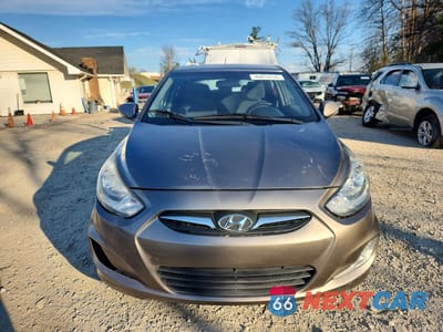 Piąte zdjęcie samochodu w środku: 2013 HYUNDAI ACCENT SE VIN:KMHCU5AE7DU061154 - miniatura