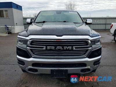 Piąte zdjęcie samochodu w środku: 2020 RAM 1500 LARAMIE VIN:1C6SRFJT3LN288749 - miniatura