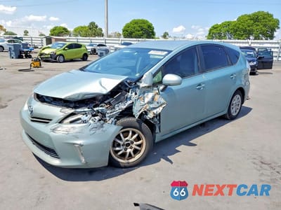 2013 TOYOTA PRIUS V THREE JTDZN3EU7D3252807 - główne zdjęcie licytacji z USA - miniatura