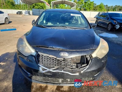 Piąte zdjęcie samochodu w środku: 2015 KIA FORTE LX VIN:KNAFK4A61F5318961 - miniatura