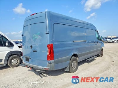 Trzecie zdjęcie samochodu z tyłu: 2019 MERCEDES BENZ SPRINTER 2500 DELIVERY VAN VIN:WD4PF1CD8KT012471 - miniatura