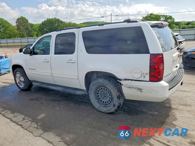 Drugie zdjęcie samochodu z przodu: 2013 CHEVROLET SUBURBAN C1500 LT VIN:1GNSCJE03DR103811 - miniatura