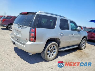 Trzecie zdjęcie samochodu z tyłu: 2010 GMC YUKON DENALI VIN:1GKUKEEF0AR236011 - miniatura