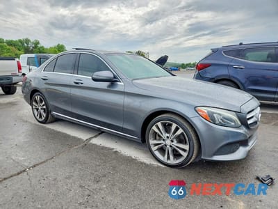 Czwarte zdjęcie samochodu z boku: 2017 MERCEDES-BENZ C 300 VIN:55SWF4JB7HU193095 - miniatura