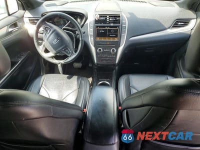 Zdjęcie 8 z 12 samochodu: 2017 LINCOLN MKC PREMIERE VIN:5LMCJ1C96HUL33844 - miniatura