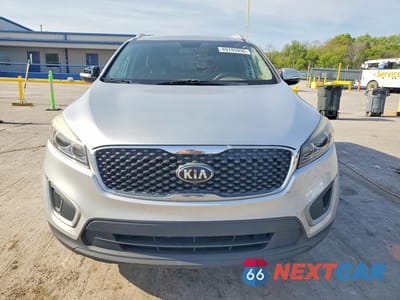 Piąte zdjęcie samochodu w środku: 2018 KIA SORENTO LX V6 VIN:5XYPGDA56JG413872 - miniatura
