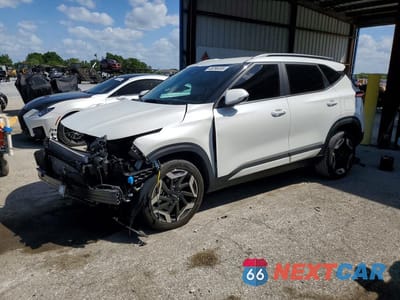 2025 KIA SELTOS SX KNDETCA72S7679399 - główne zdjęcie licytacji z USA - miniatura