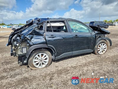 Trzecie zdjęcie samochodu z tyłu: 2026 TOYOTA COROLLA CROSS LE VIN:7MUCAAAG7TV155079 - miniatura